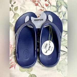 NWT OOFOS Navy Blue Sz 9 Ooriginal Thong Sandals